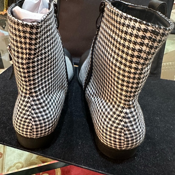 Angel Steps Women’s Black and white houndstooth bootie size 10W - Picture 3 of 7